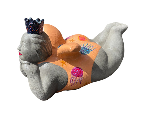 Dicke Meeresdame liegend mit Krone